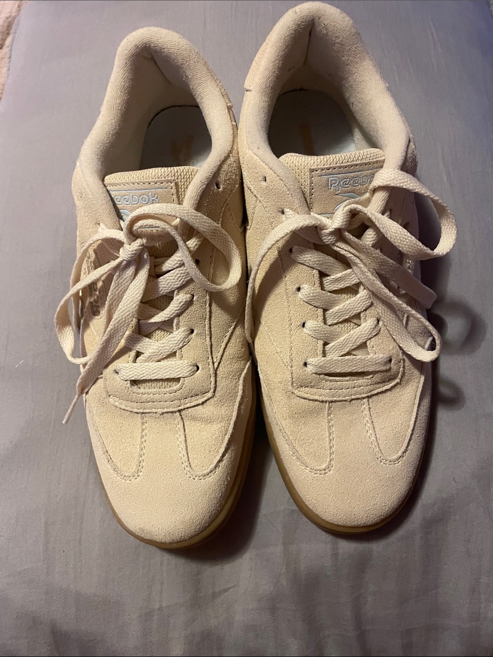 NWOB Reebok Women’s Suede Sneakers in Cream with Light Blue Accent Size 8